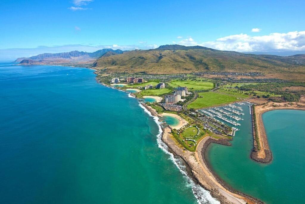 Luxury Ko Olina 2 story resort villa - 5 minutes walk to the beach! (Kapolei) 