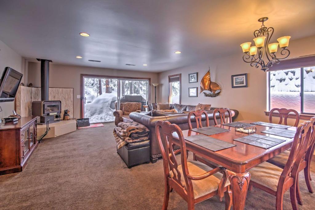 Cozy Incline Village Townhome 2 Mi to Ski Beach (Incline Village) 