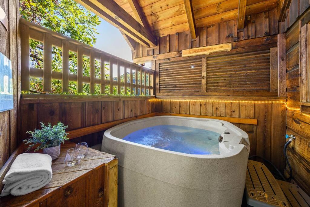 Do Not Disturb - Pigeon Forge Smoky Mountain Studio Cabin