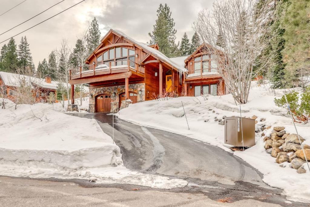 Extraordinary Tahoe-Donner Modern Mountain Home (Truckee) 