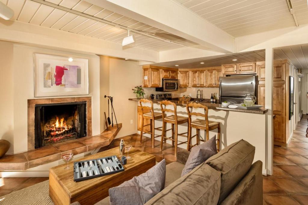 Standard Two Bedroom - Aspen Alps #106 (Aspen) 