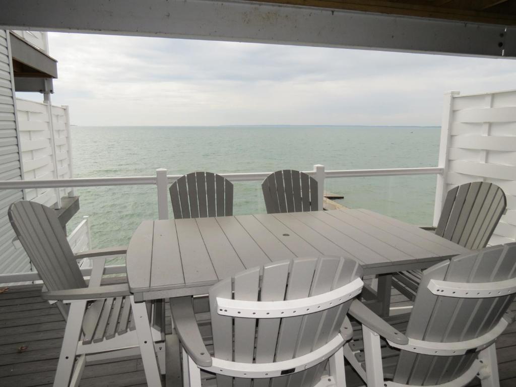 Put-in-Bay Waterfront Condo #208 (Put-in-Bay) 