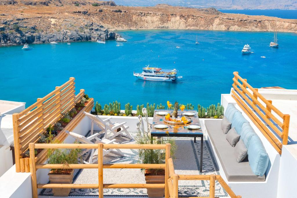 Lindos Shore Summer House with Jacuzzi and sea view !!!