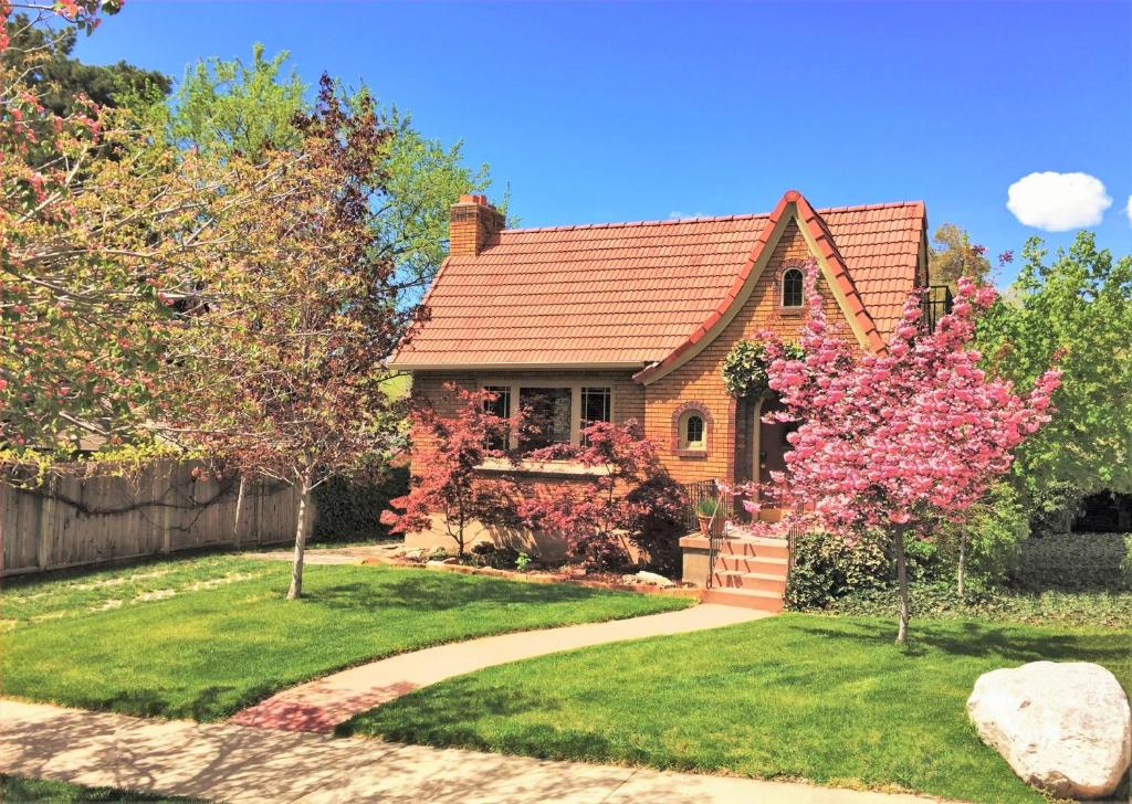 6-Bedroom Tudor in the Downtown Historic District