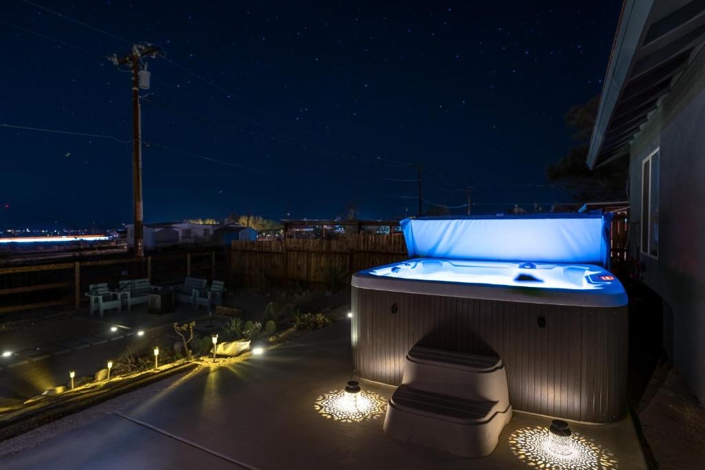 Desert Twilight 29 - Hot Tub & EV Charger