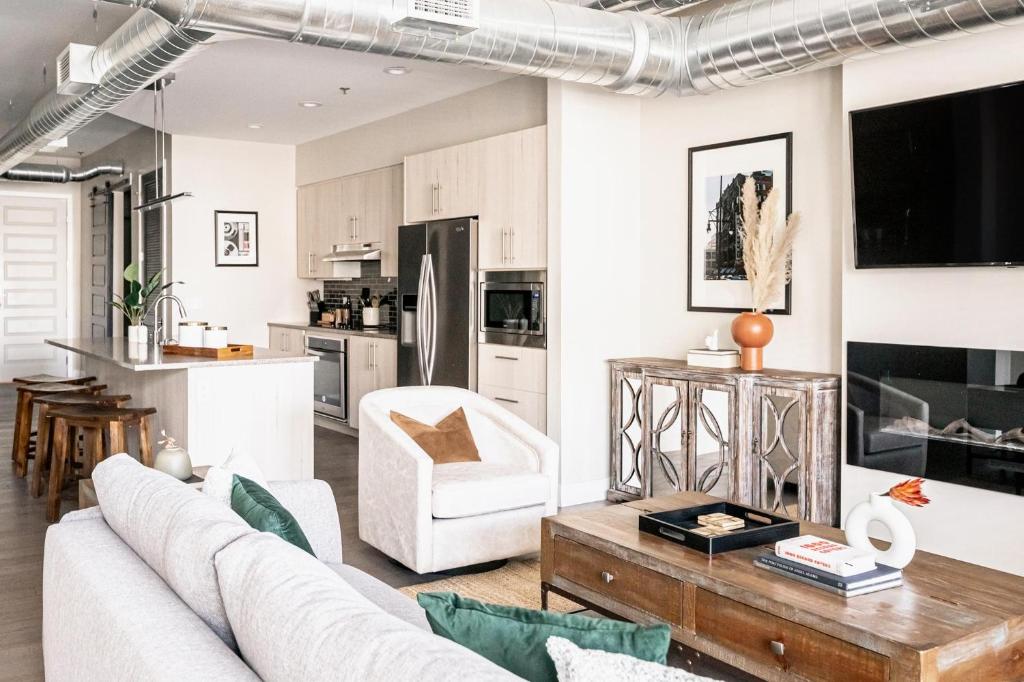 RIN303 - RiNo Art Lofts - Modern Rustic Oasis - Sleeps 4!