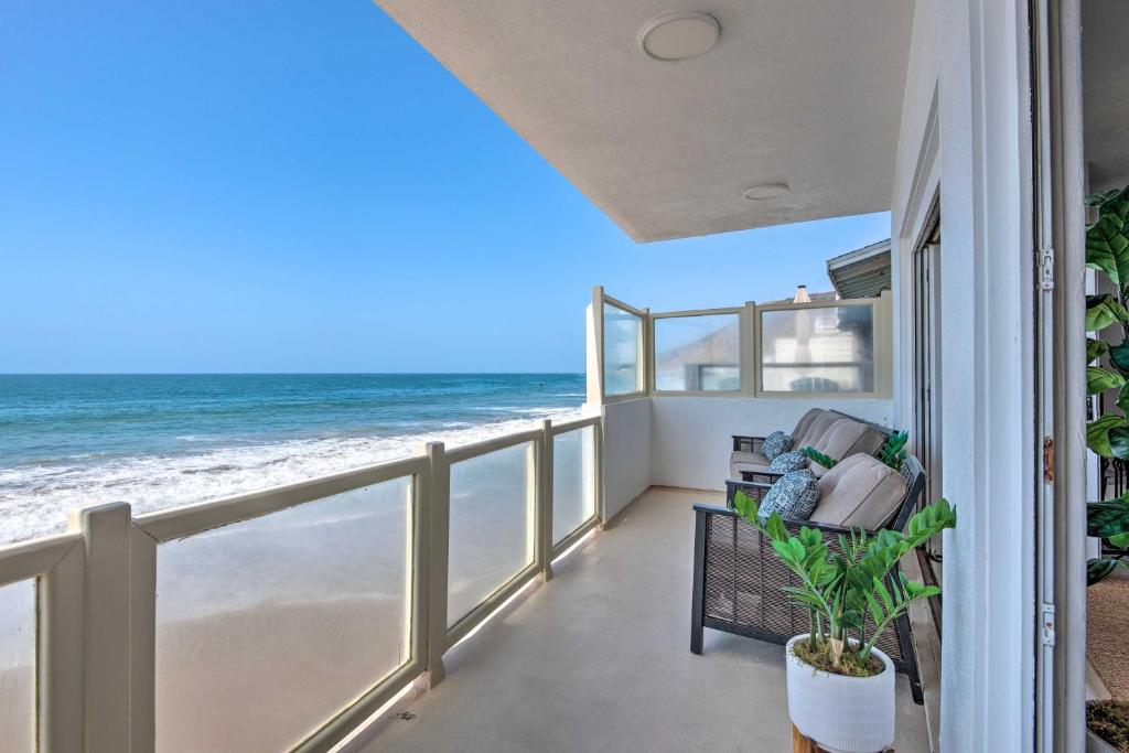 Beachfront Malibu House with 3 Decks