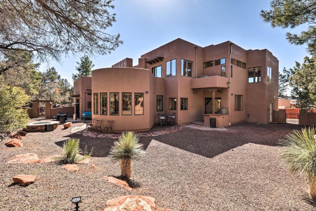 Spacious and Modern Sedona Abode with Fire Pit!