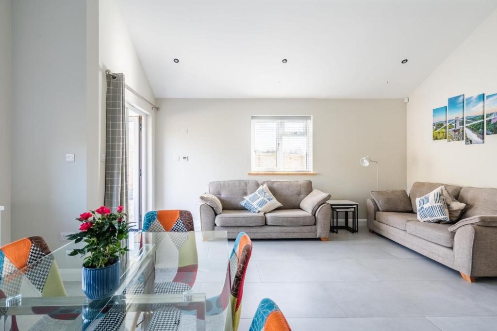 Fantastic and Sleek 3BD Home Wrington Bristol