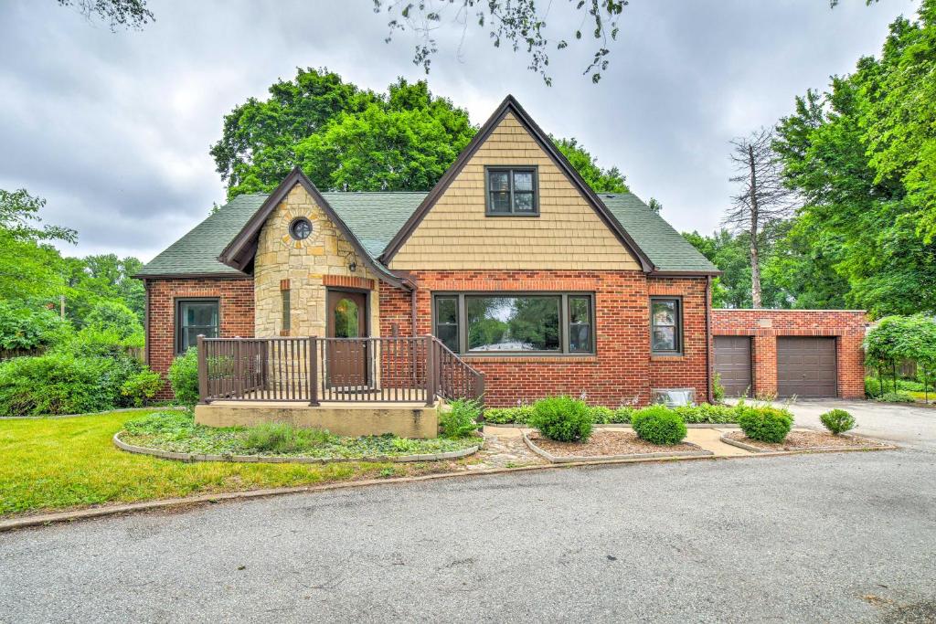 Cozy Abode about 3 Mi to Indiana Dunes Natl Park (Chesterton) 