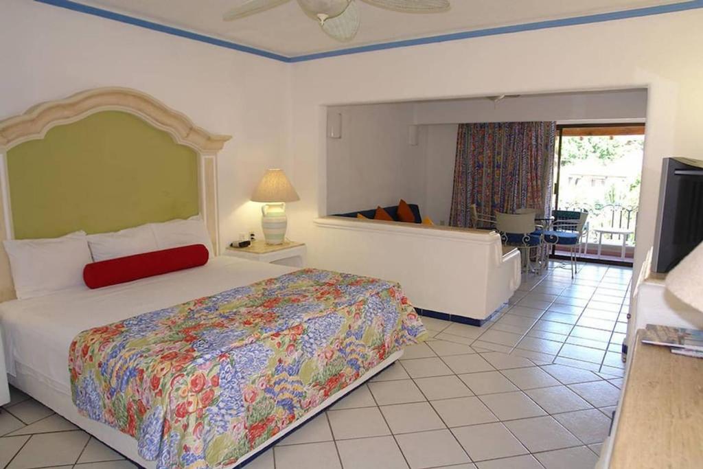 Beautiful Location 2BR Family Suite in Cabo