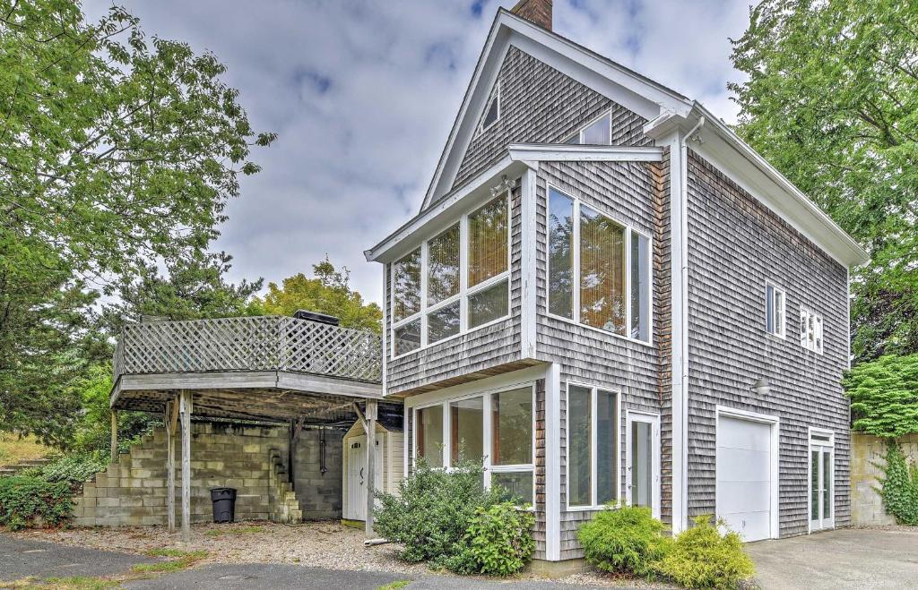 Charming Hyannis Home with Deck (Hyannis) 