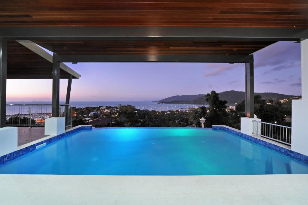 15 Kara - Luxurious Home With Million Dollar Views