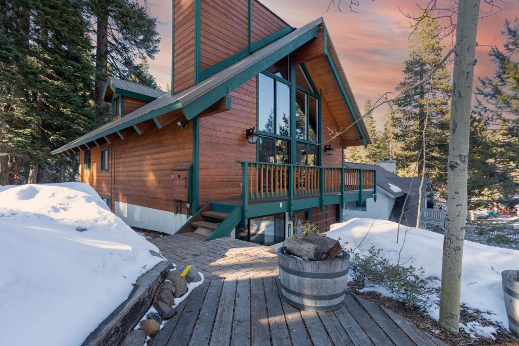 Tallac by AvantStay Secluded Woodsy Tahoe Cabin in Incline Village (Incline Village) 