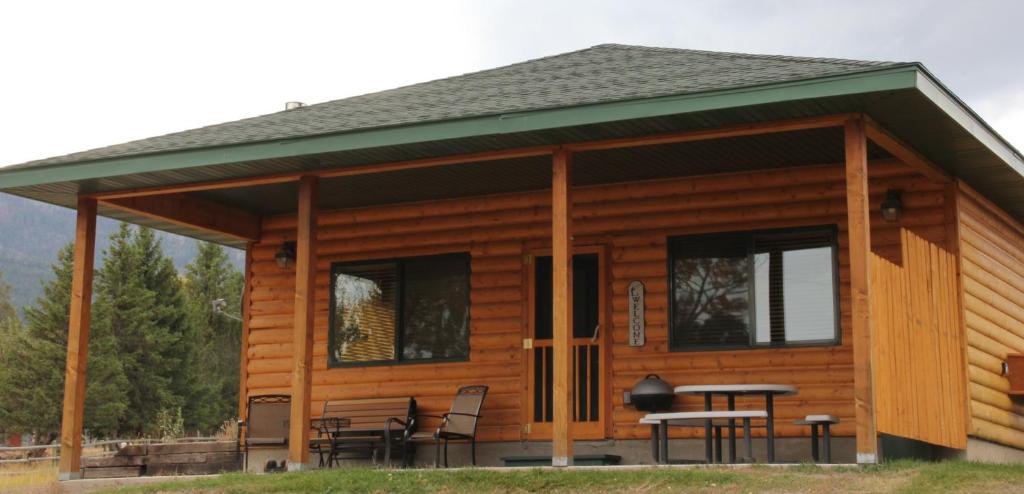 Yellowstone Park Riverfront Cabins (Gardiner) 