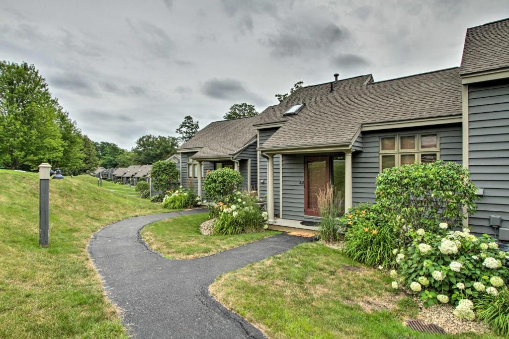 Lovely Townhome with Loft