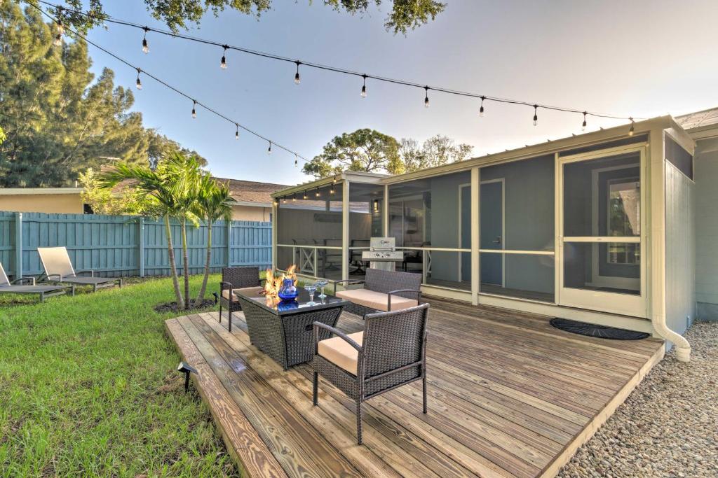 Serene Contemporary Cottage with Sunroom and Fire Pit!