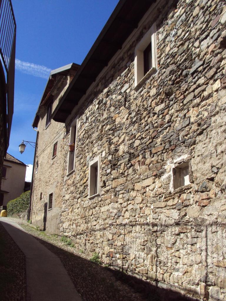 All'Ombra dell'Antica Pietra (Orta San Giulio) 