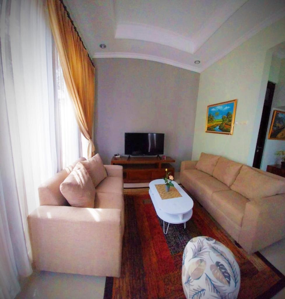 Gated 3BR Residence - 10 mins from Malioboro