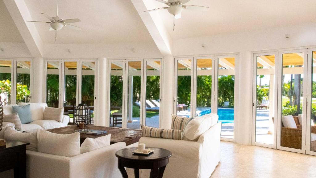 Luxury 3-Bedroom Villa in Punta Cana Club & Resort