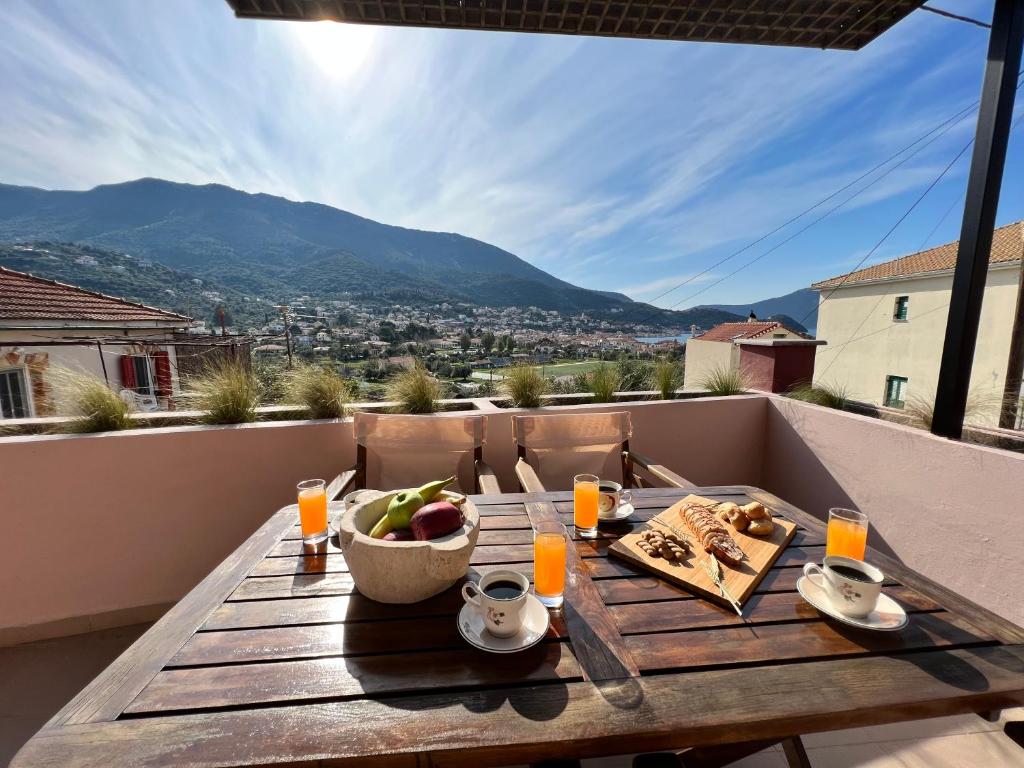 Antonios House with superb harbour & town view!